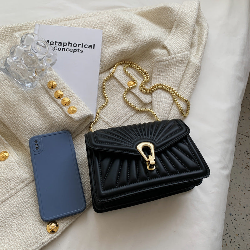 RAZA: Bolso Bandolera Minimalista con Cadena Elegante