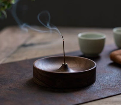 Incienso de madera maciza de nogal