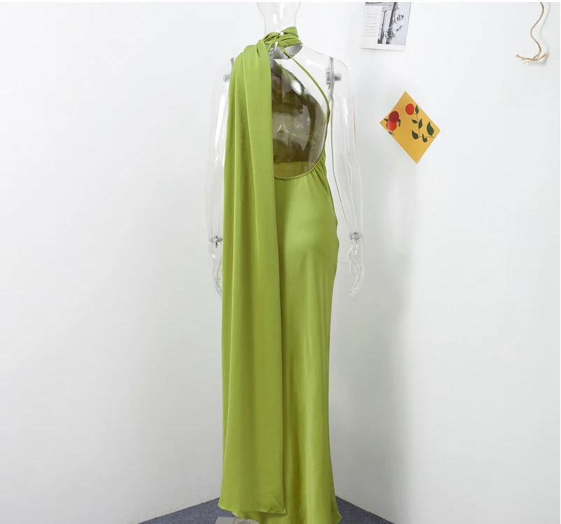 Lumina: Vestido de satén con cuello halter en color liso para primavera y verano.