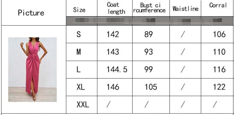 Un vestido ajustado, elegante y con aberturas.