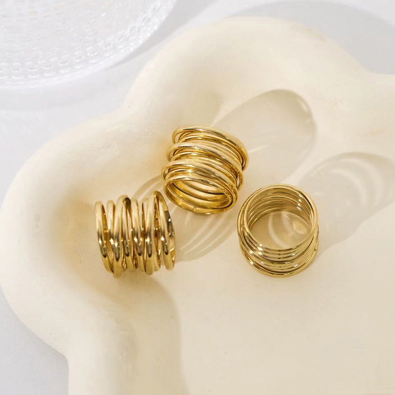 Aura Imperial: Anillo de Acero Inoxidable & Baño de Oro 18K