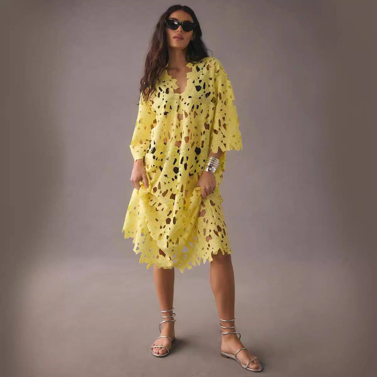 Vestido informal holgado de encaje para vacaciones en la playa