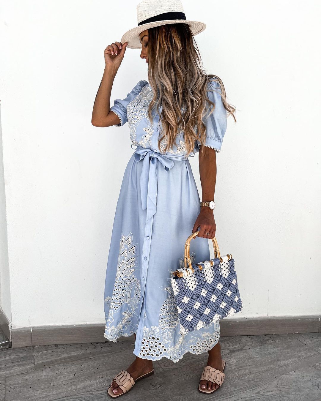 Vestido bordado calado