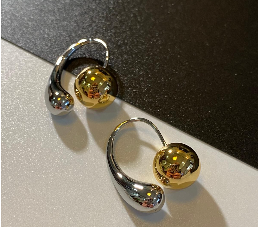 Arete Coma y Bola (Estilo Geométrico) de Cobre Galvanizado (Color Oro o Plata)