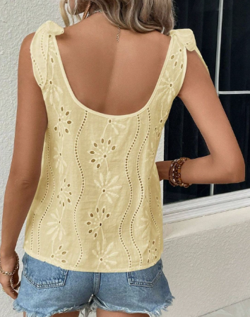 Top de cuello en V con tirantes anudados y detalle de bordado blanco