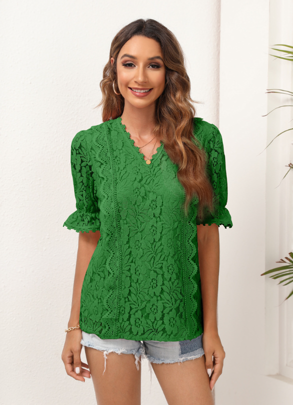 Blusa rosa con mangas de encaje