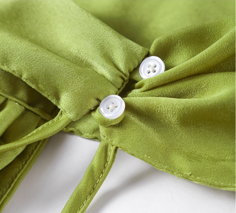 Lumina: Vestido de satén con cuello halter en color liso para primavera y verano.