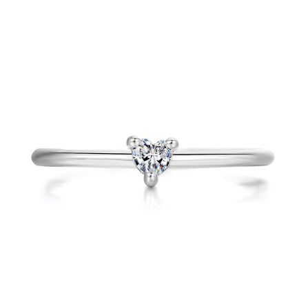 Promesa Pura: Anillo con Baño de Oro & Zirconia Corazón
