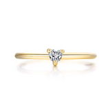 Promesa Pura: Anillo con Baño de Oro & Zirconia Corazón