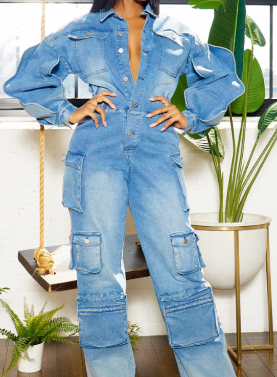 Traje de mujer, pantalones rectos drapeados, mono con diseño