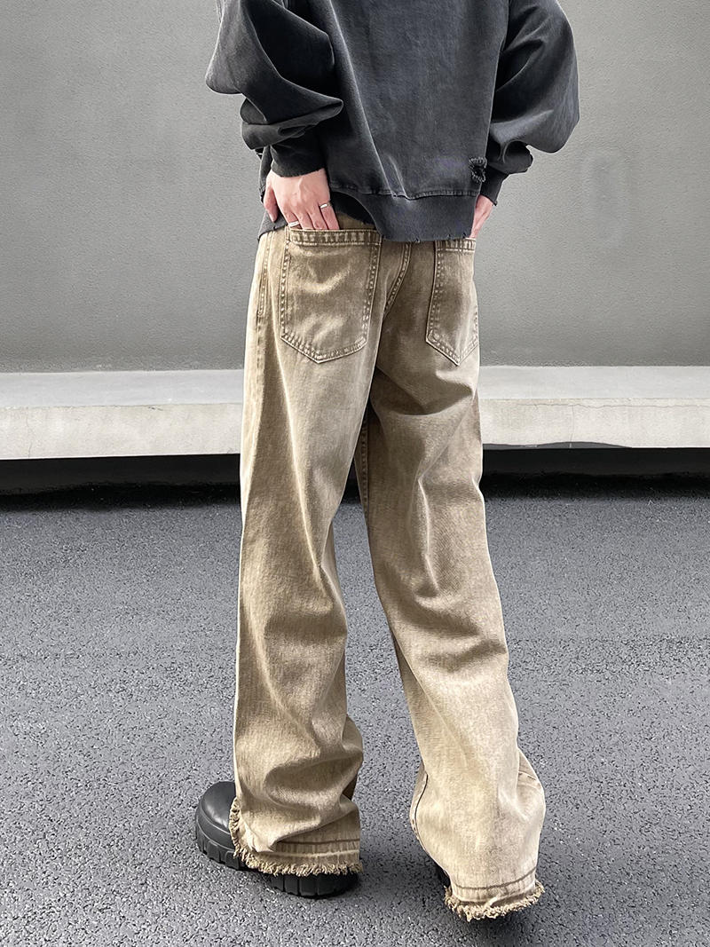 Vaqueros desgastados y lavados marrones Maillard vintage