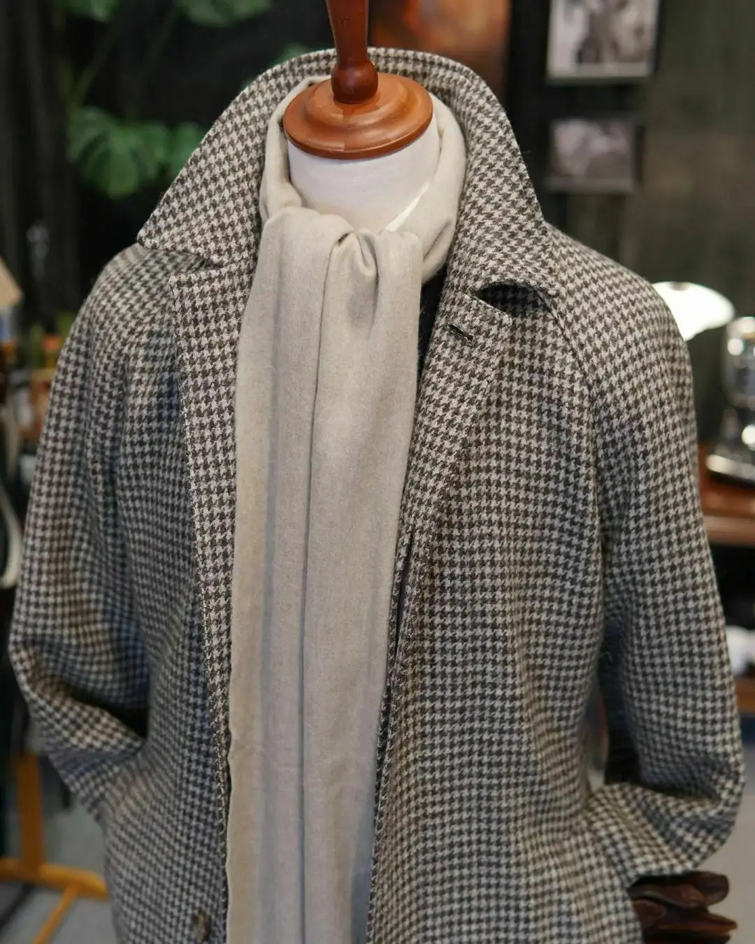 https://ae01.alicdn.com/kf/H707e4b41bab743409094a0abe2cb51f47/Costume-Homme-Men-Gray-Houndstooth-Overcoat-Blazer-Single-Breasted-with-Belt-Tuxedos-Coats-Causal-Prom.jpg