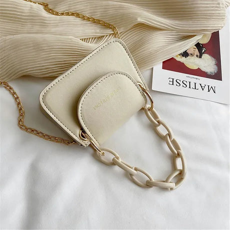 https://ae01.alicdn.com/kf/Sf169bb0853804bb393411bafa4262236N/Mini-Crossbody-Coin-Purse-Fashion-Mini-Handbags-Pure-Pattern-Pearl-Handbag-Plastic-Small-Chain-Jelly-Bag.jpeg_640x640.jpeg