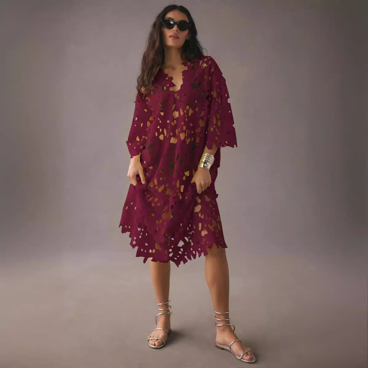 Vestido informal holgado de encaje para vacaciones en la playa