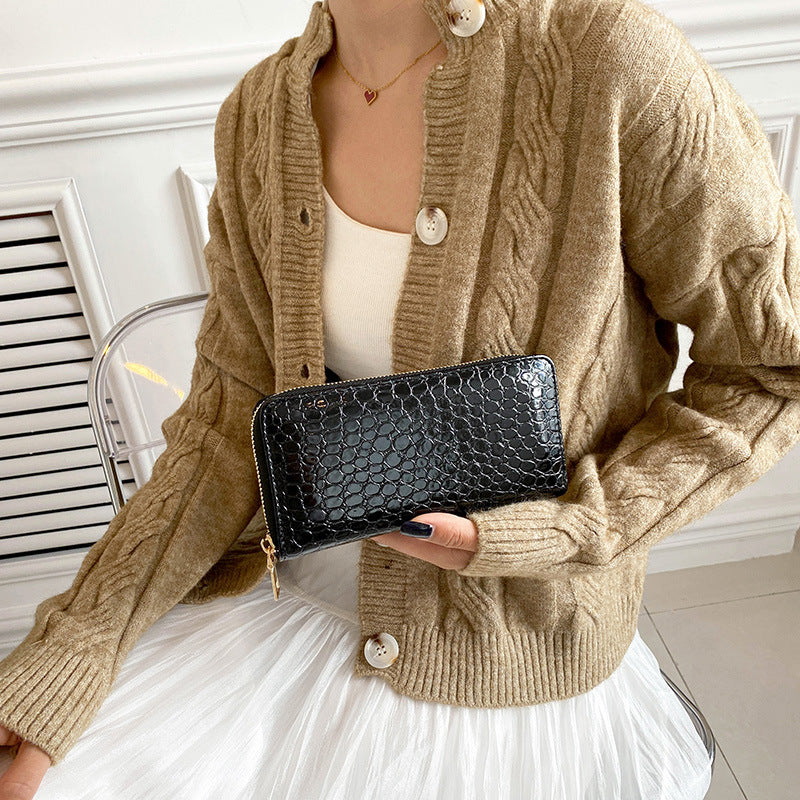 Cartera Mediana para Mujer con Grabado de Calavera y Cremallera