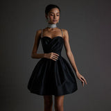 Vestido corto con falda amplia