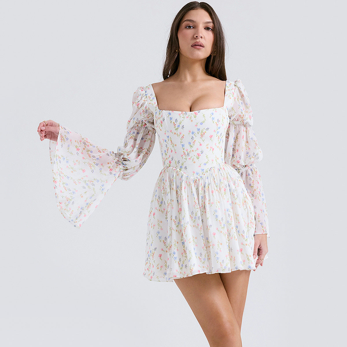 Duna: Vestido con estampado floral y sencillo