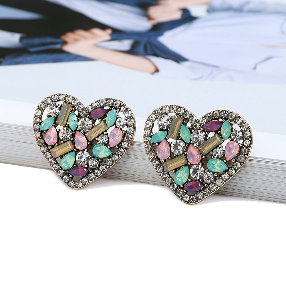 Aretes con Diseño de Corazón y Cristales (Joyería Romántica)