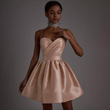 Vestido corto con falda amplia