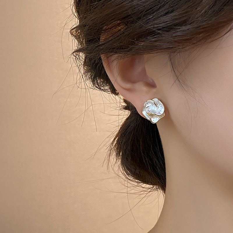 Aretes de Flor Perolada (Diseño Floral) de Aleación Galvanizada Elegante