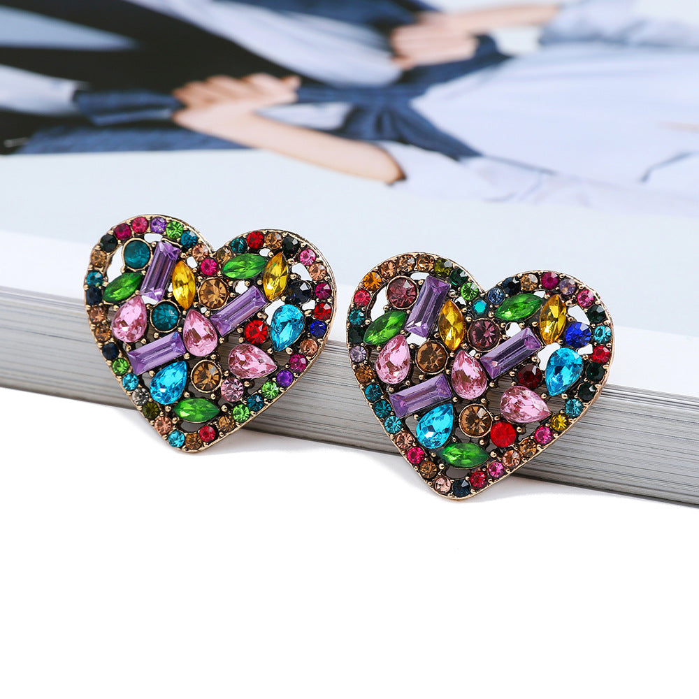 Aretes con Diseño de Corazón y Cristales (Joyería Romántica)