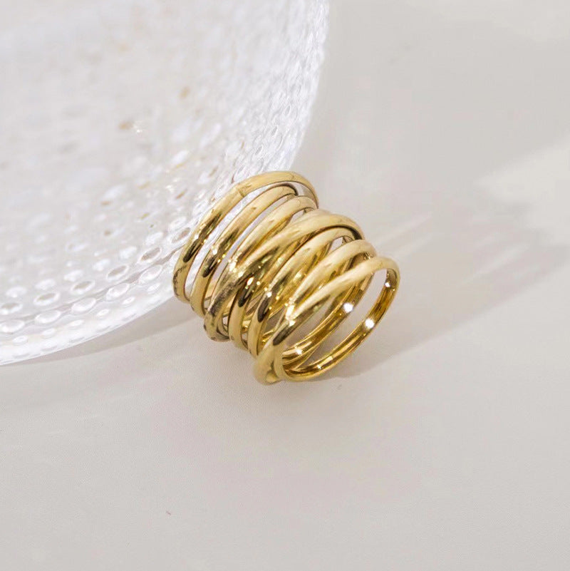 Aura Imperial: Anillo de Acero Inoxidable & Baño de Oro 18K