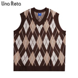 https://ae01.alicdn.com/kf/Scb893331133f472c9c98840997dedd57x/Una-Reta-Jacquard-Argyle-Knitted-Sweater-Vest-Men-Streetwear-V-Neck-Vests-Pullover-Fashion-Sleeveless-Men.jpg_640x640.jpg
