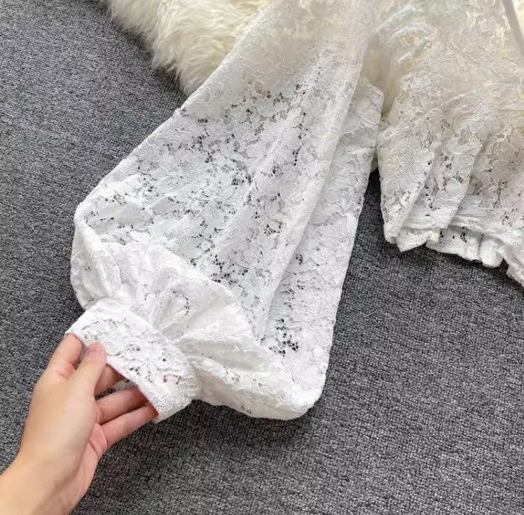 Blusa corta de encaje
