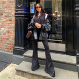 Vaqueros de cintura alta con ojales y dobladillo cruzado con pierna acampanada