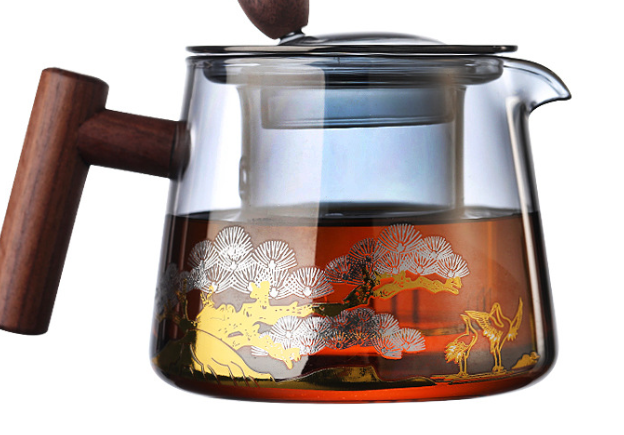 Tetera transparente con mango de madera