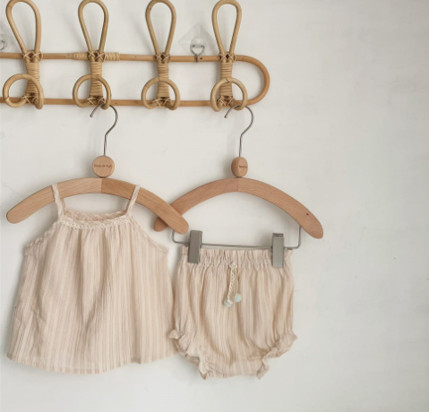 Conjunto de dos piezas a rayas para niñas