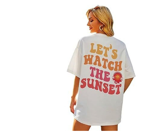 Camiseta de media manga con estampado "LET'S WATCH THE SUNSET" en color amarillo crema en la espalda